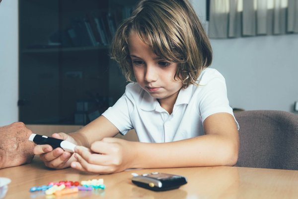 Comment les startups peuvent-elles utiliser les réseaux sociaux pour un lancement de produit réussi ?