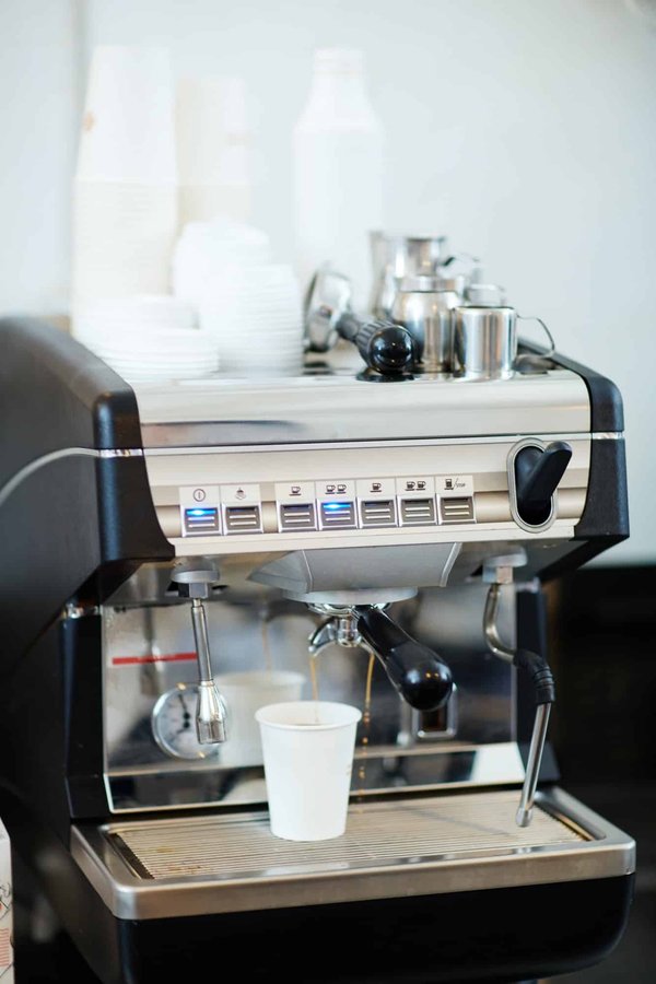 Les inconvénients d'une machine à café professionnelle avec du lait frais